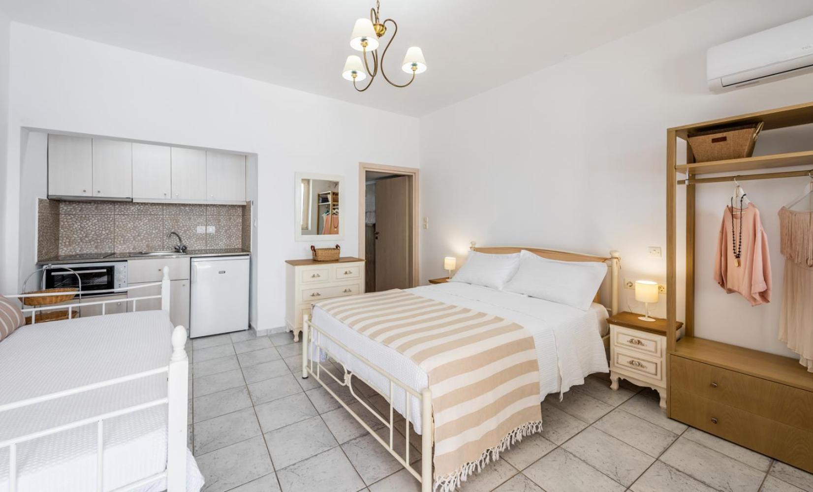 Anemi Suites Adamantas  Habitación foto