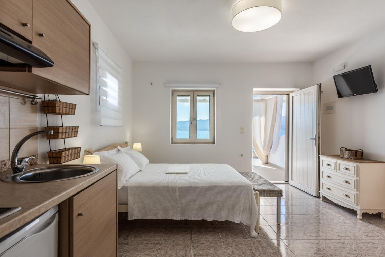 Anemi Suites Adamantas  Habitación foto