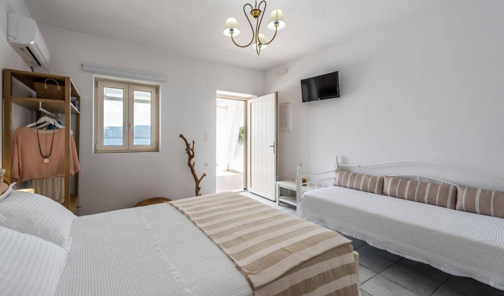 Anemi Suites Adamantas  Habitación foto