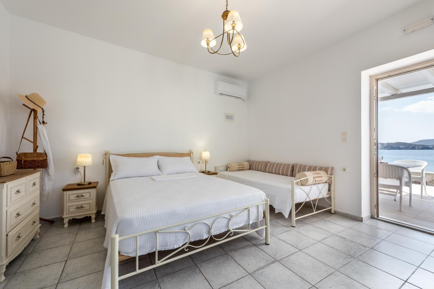 Anemi Suites Adamantas  Habitación foto