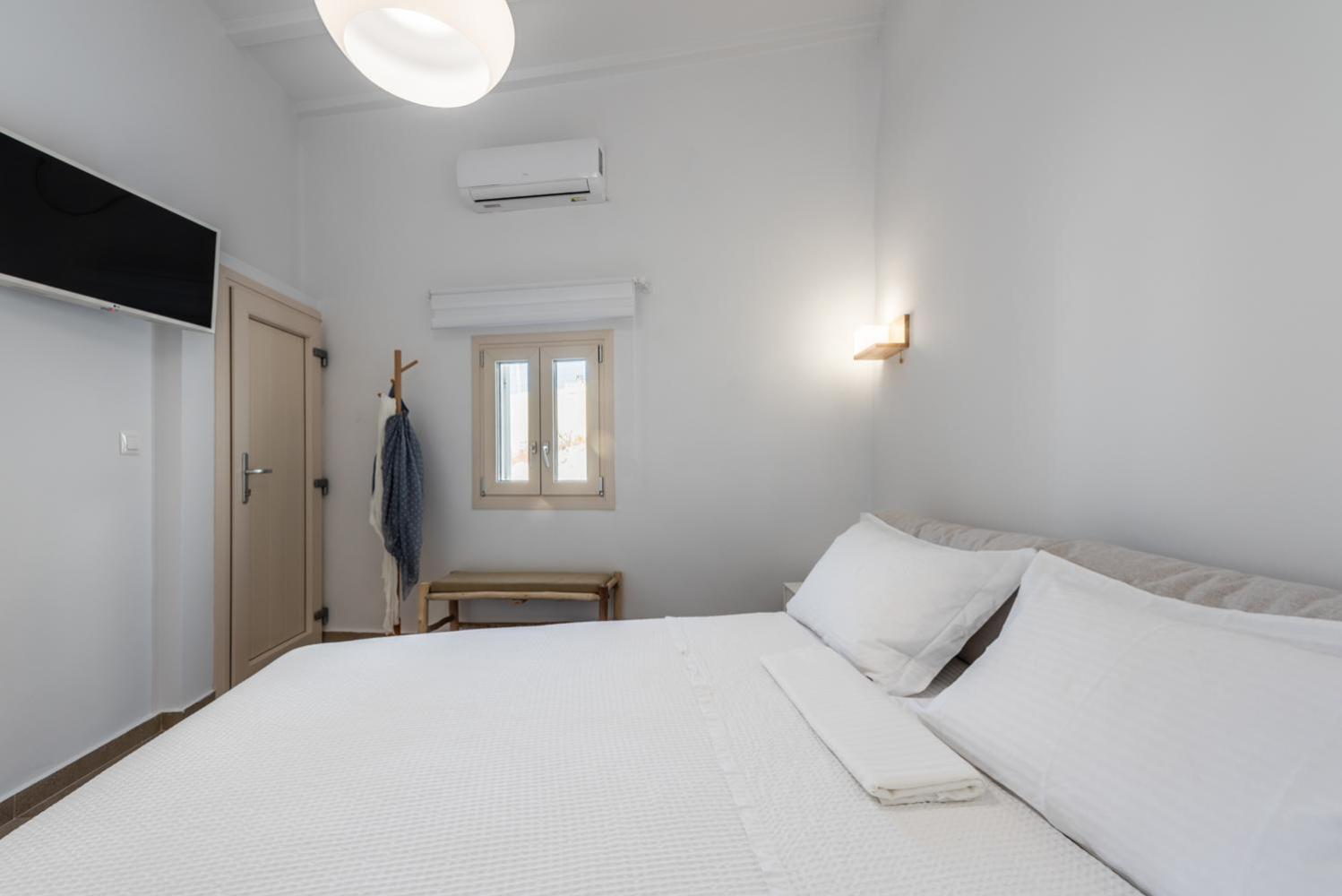 Anemi Suites Adamantas  Habitación foto
