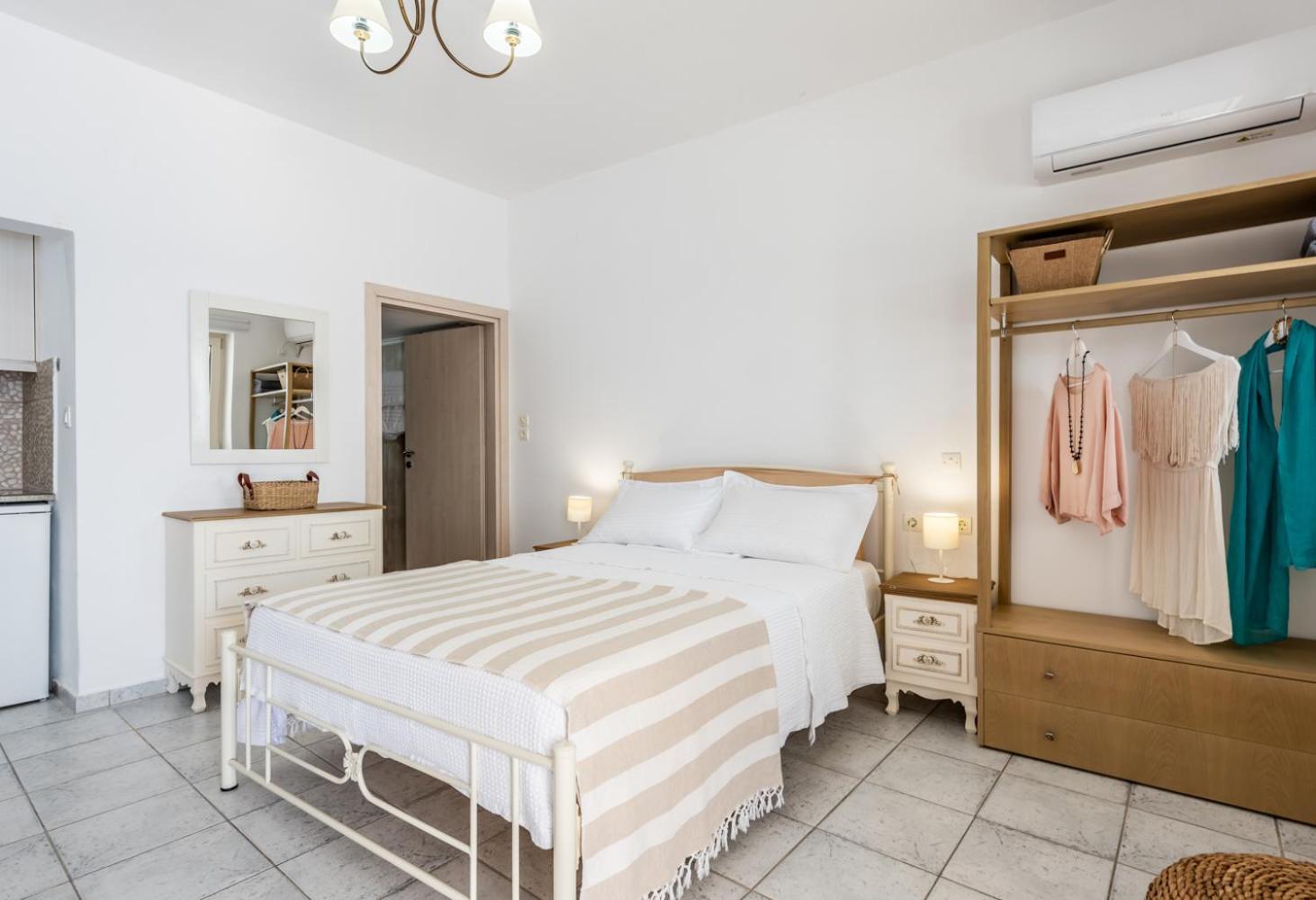 Anemi Suites Adamantas  Habitación foto